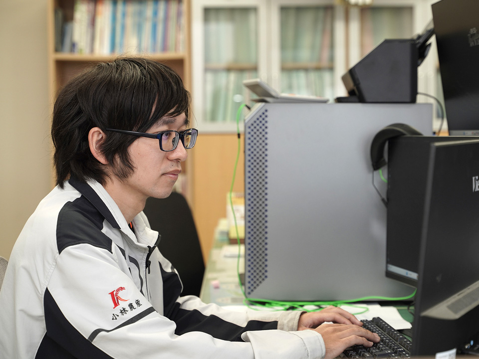プログラミングをしている様子