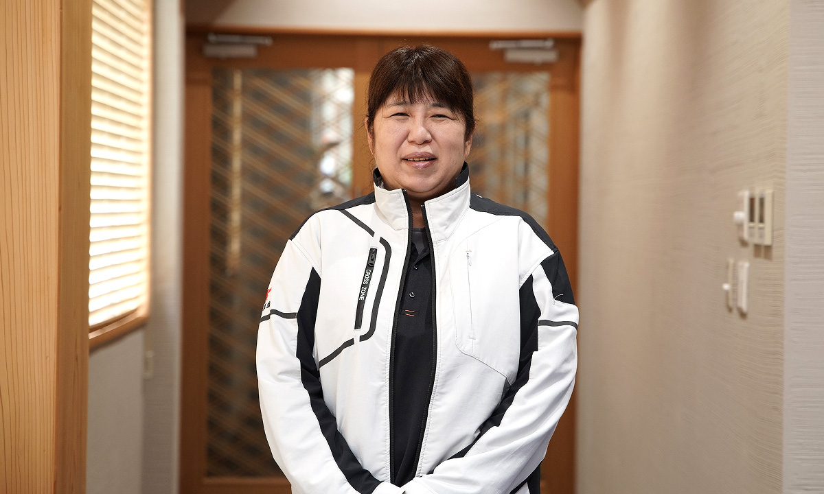 事務 綾野 佐奈美