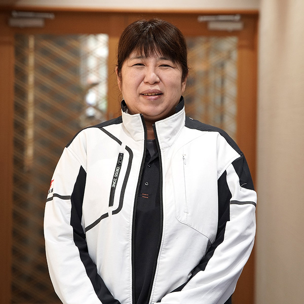 事務 綾野 佐奈美